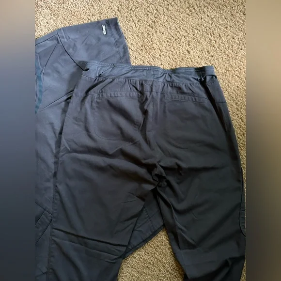 Grey's Anatomy Women Scrubs - Picture 4 of 4